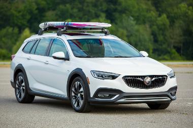 6.2019-Buick-Regal-TourX-front_right