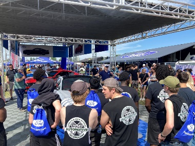 Ford Racing Chief Engineer Carl Widmann explains the development and testing process for the all-new Ford Mustang Dark Horse SC with the students (1)