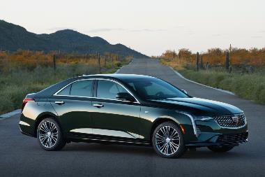 2020 Cadillac-CT4-PremiumLuxury-side_right