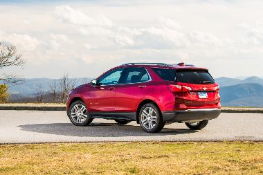2020-Chevrolet-Equinox-rear_left