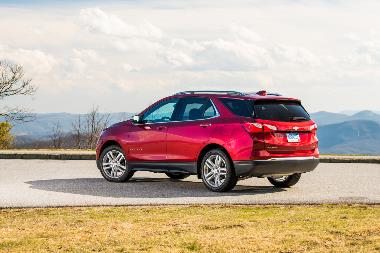 2020-Chevrolet-Equinox-rear_left