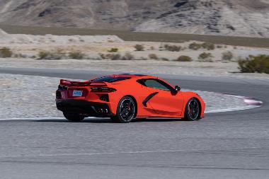 2020-Chevrolet-Corvette-Stingray-rear_right