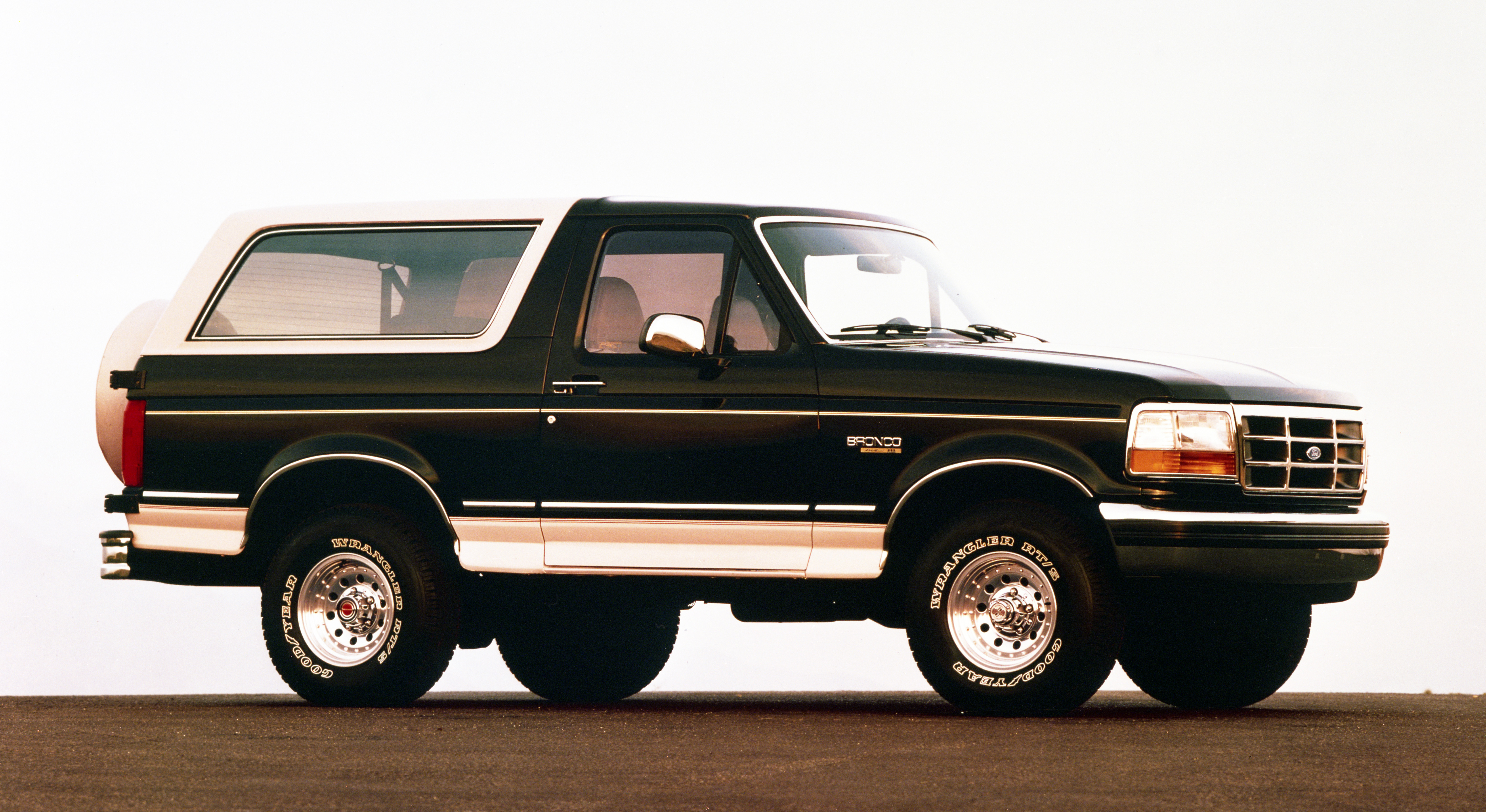 Laser Cut Wood Car Plaques-Wall Art-Counter Displays Ford Bronco