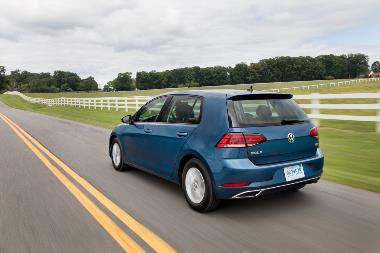 2019_VW_Golf_Rear_left