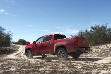 2020-Chevrolet-Colorado-rear_left