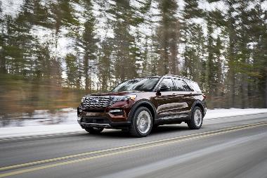 2020-Ford-Explorer-Platinum_front_left