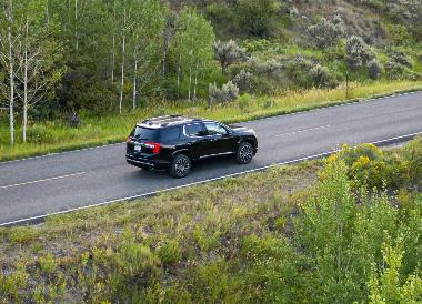 2020-GMC-Acadia-Denali_Rear_Right