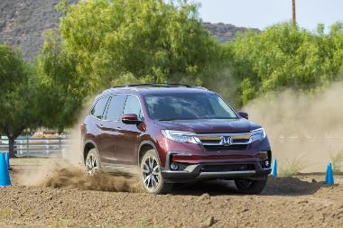 2020_Honda Pilot Elite_Front_Right