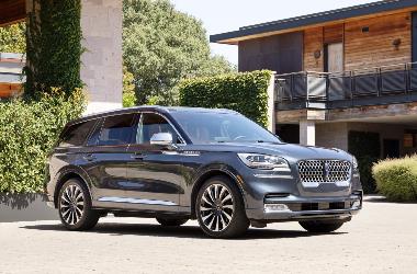2020_Lincoln Aviator_front_right