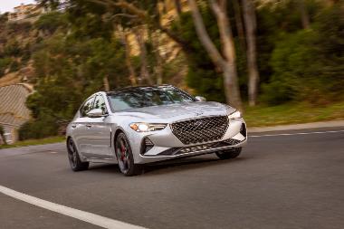 2019_Genesis_G70_Front_right