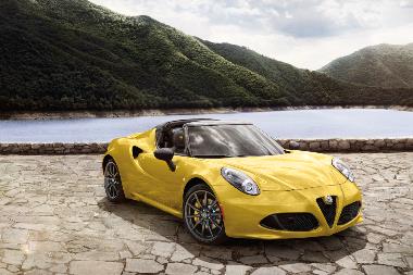 2019 Alfa Romeo 4C Spider_front_right