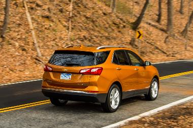 2019-Chevrolet-Equinox-rear_right