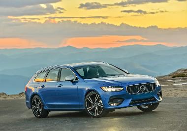 2020_Volvo_V90_Front_right