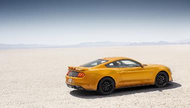 5. 2019 Ford Mustang GT_rear_right