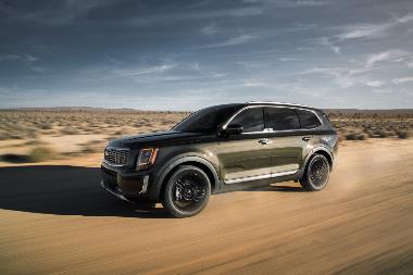 2020_Kia_Telluride_front_side_left