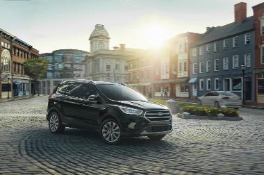 2019 Ford Escape Titanium_front_right