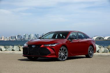 2019_Toyota_Avalon_Front_left