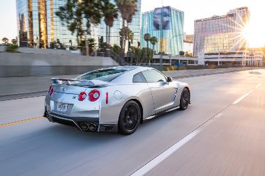 2019_Nissan_GT-R_Rear_right