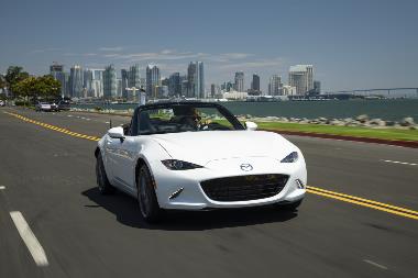 2019_Mazda_MX-5_Miata_Front_right_1